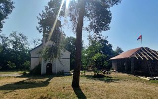 Slika dana: NAROD DOGRAĐUJE CRKVU