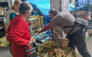 Slika dana: GROŽĐE NA ZAJEČARSKOJ PIJACI – 200 DIN.