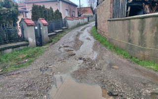 Slika dana: VODA NADOLAZI, POTOCI NA PUTEVIMA