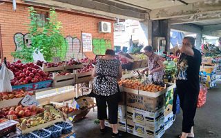 Slika dana: PADAJU CENE NA ZAJEČARSKOJ PIJACI