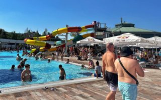 Slika dana: BORSKI BAZENI „JAČI“ OD VRUĆINE