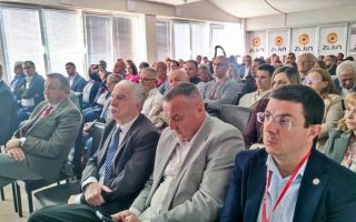 Slika dana: NAUKA NA „JEZERU“